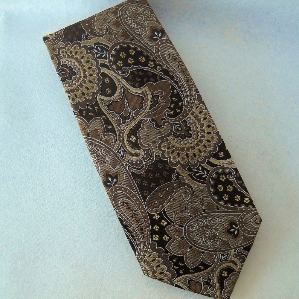 Geoffrey Beene Brown Paisley Neck Tie 100% Silk